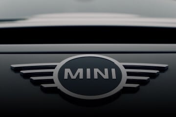 A MINI badge on a black car.