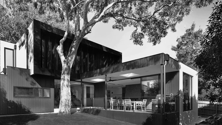 House with outdoor area