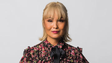 Image of Leah looking straight faced.