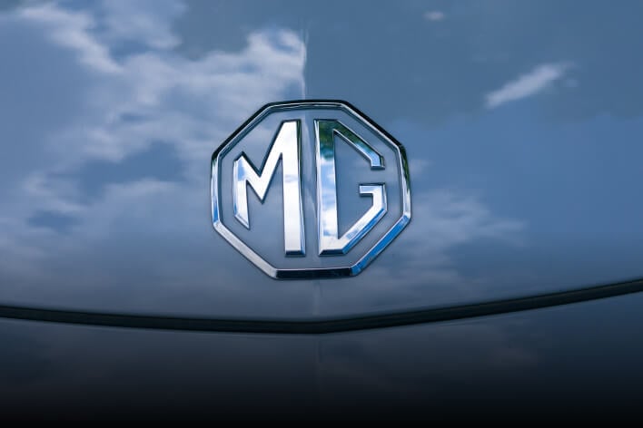 MG badge on the front of a blue MG.